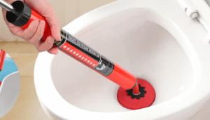 Desatascar el WC con un desatascador a presión